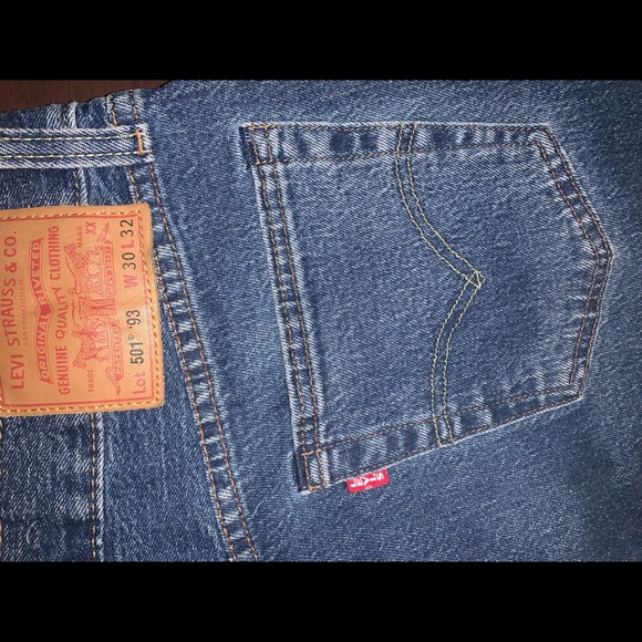 Vintage Levi's 501 Button Fly Straight Leg Medium Wash Jeans 30x32 - Picture 9 of 11
